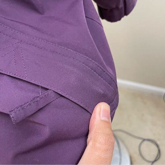 L.L BEAN Wmns VINTAGE PURPLE HOODED WATERPROOF RAIN/UTILITY JACKET SZ Med Petite - Picture 10 of 11
